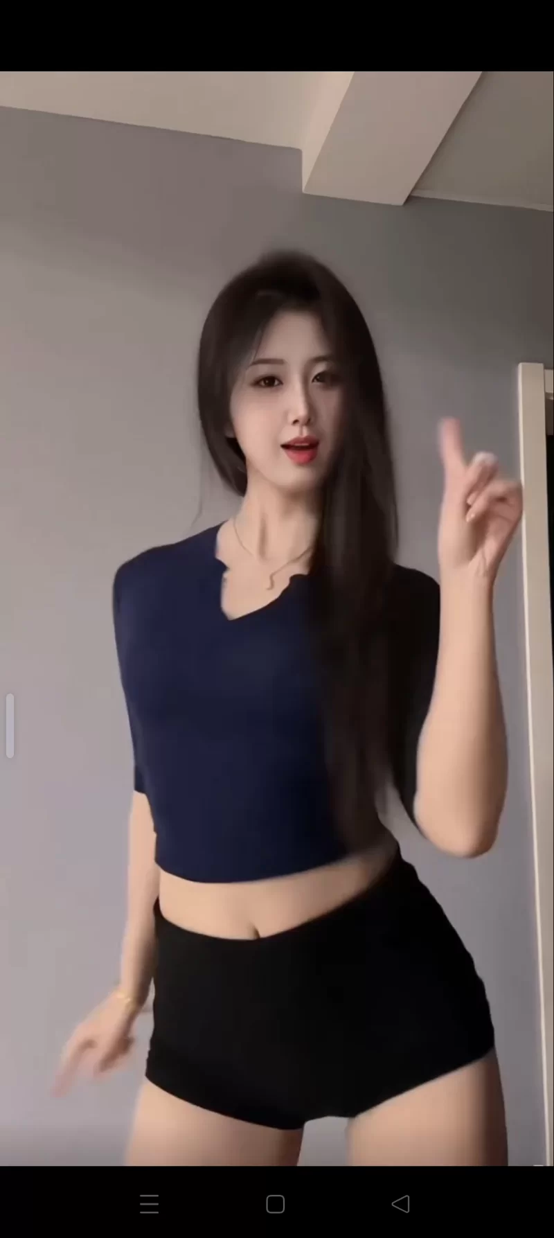 维族美眉在集宁
