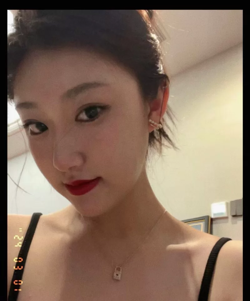 清纯粉嫩多水的小姐姐兼职