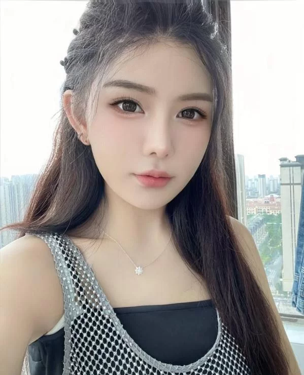 玲珑美腿小姐姐