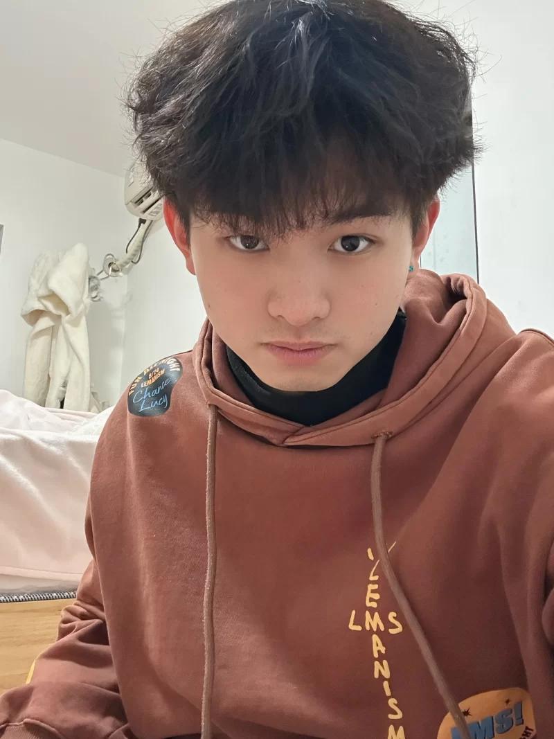 挺帅的一小伙子，刚刚做没多久