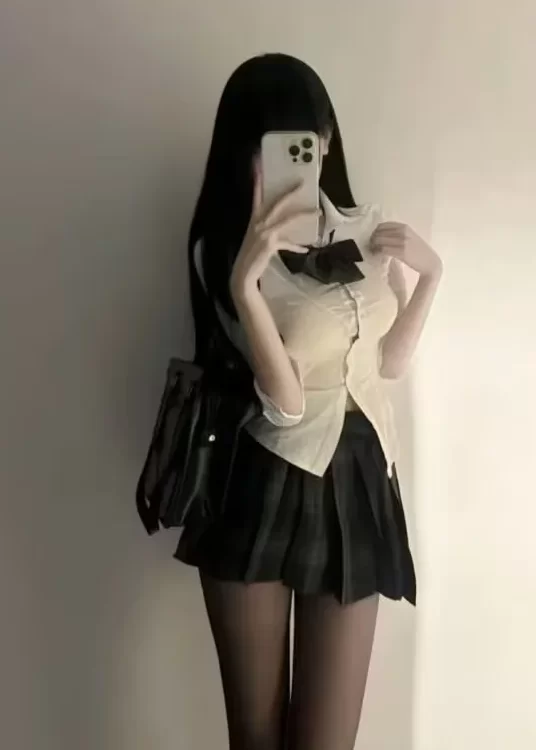 出击E二七万达的三点粉嫩妹