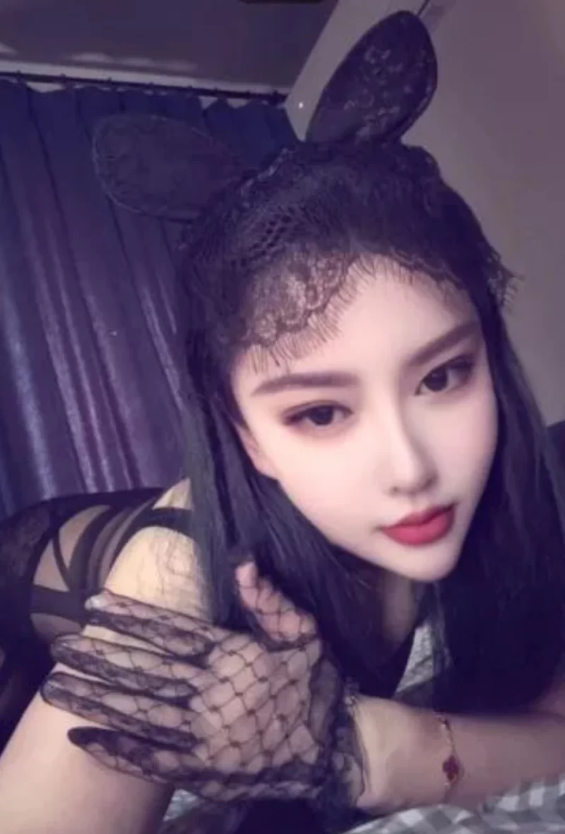 美艳长腿小姐姐