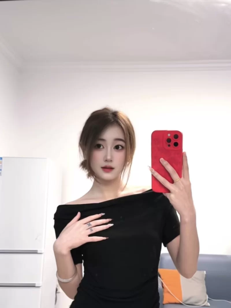 江岸清纯可爱美少女