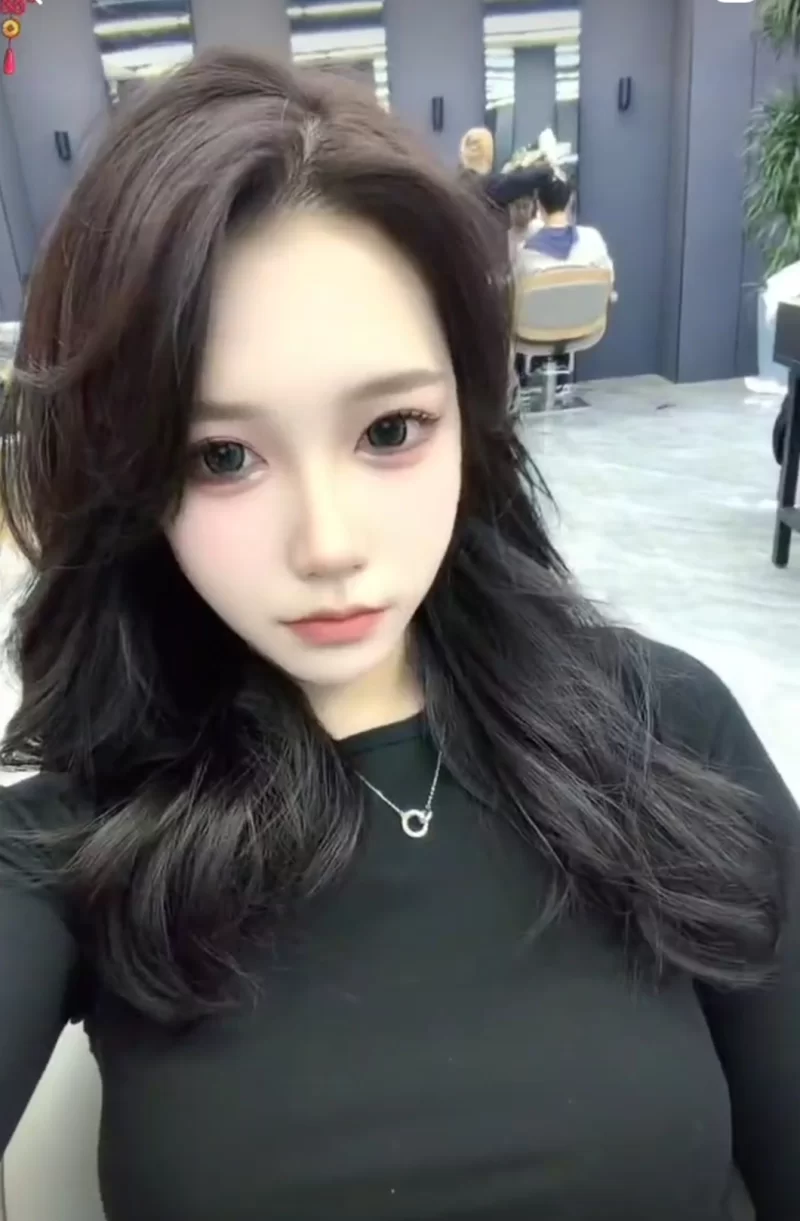 20岁左右，会喷潮的美女，值得一试
