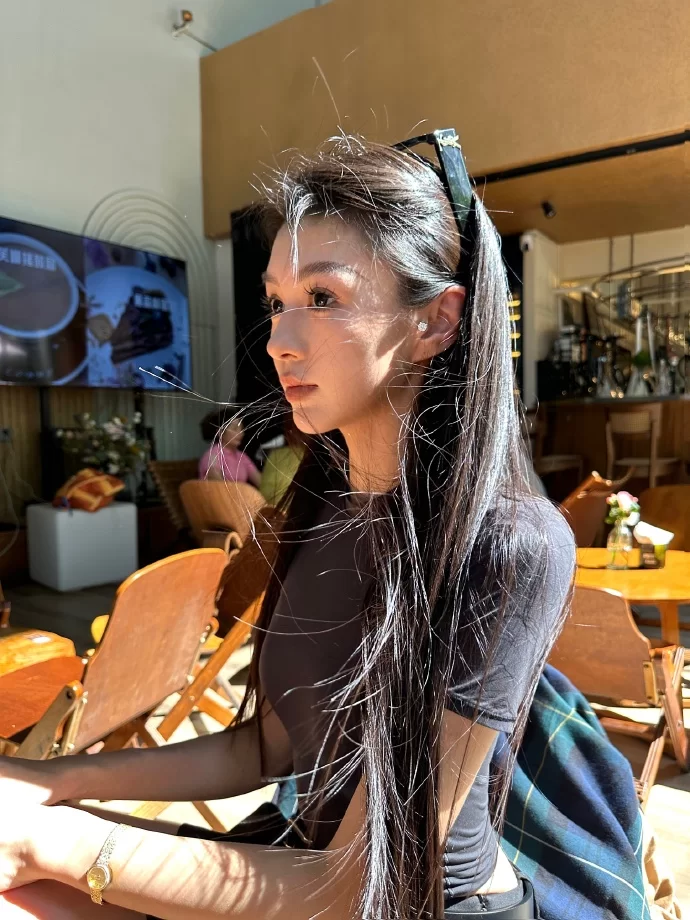 肤白貌美颜值女友