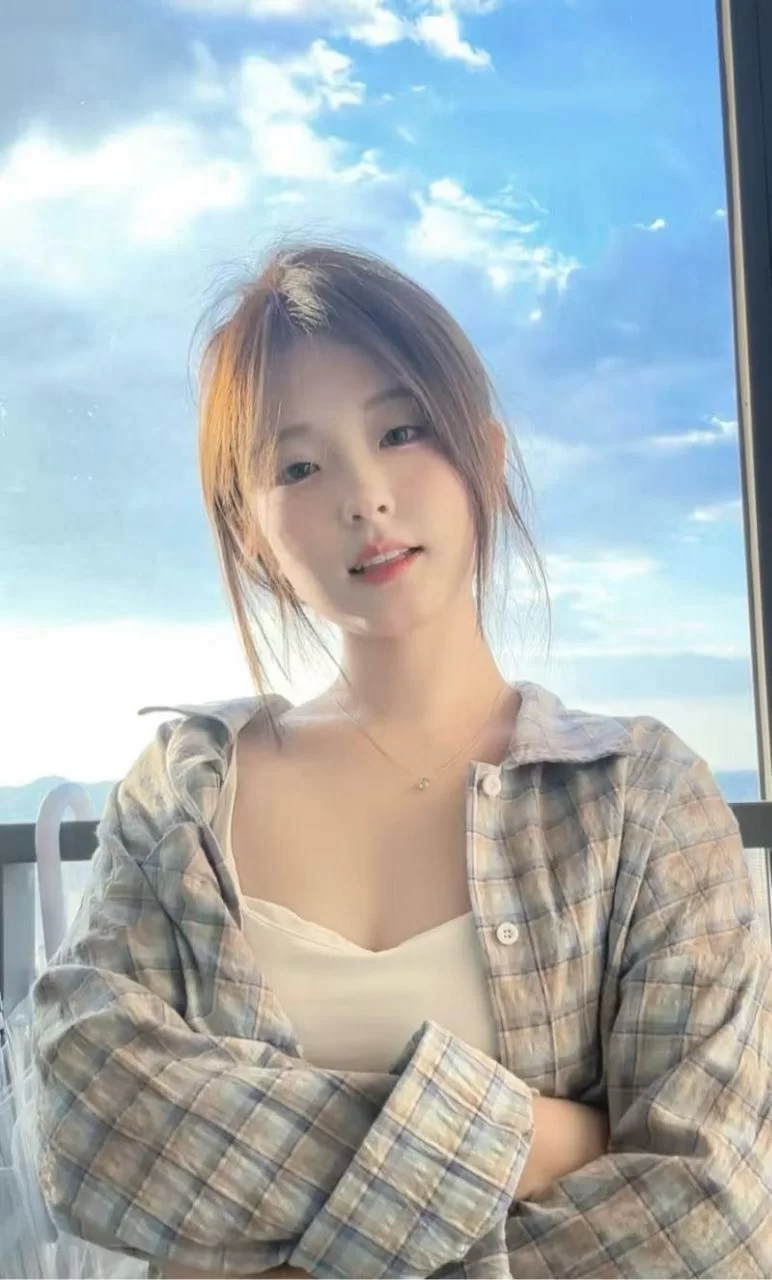 刚下海极品嫩妹女友般服务