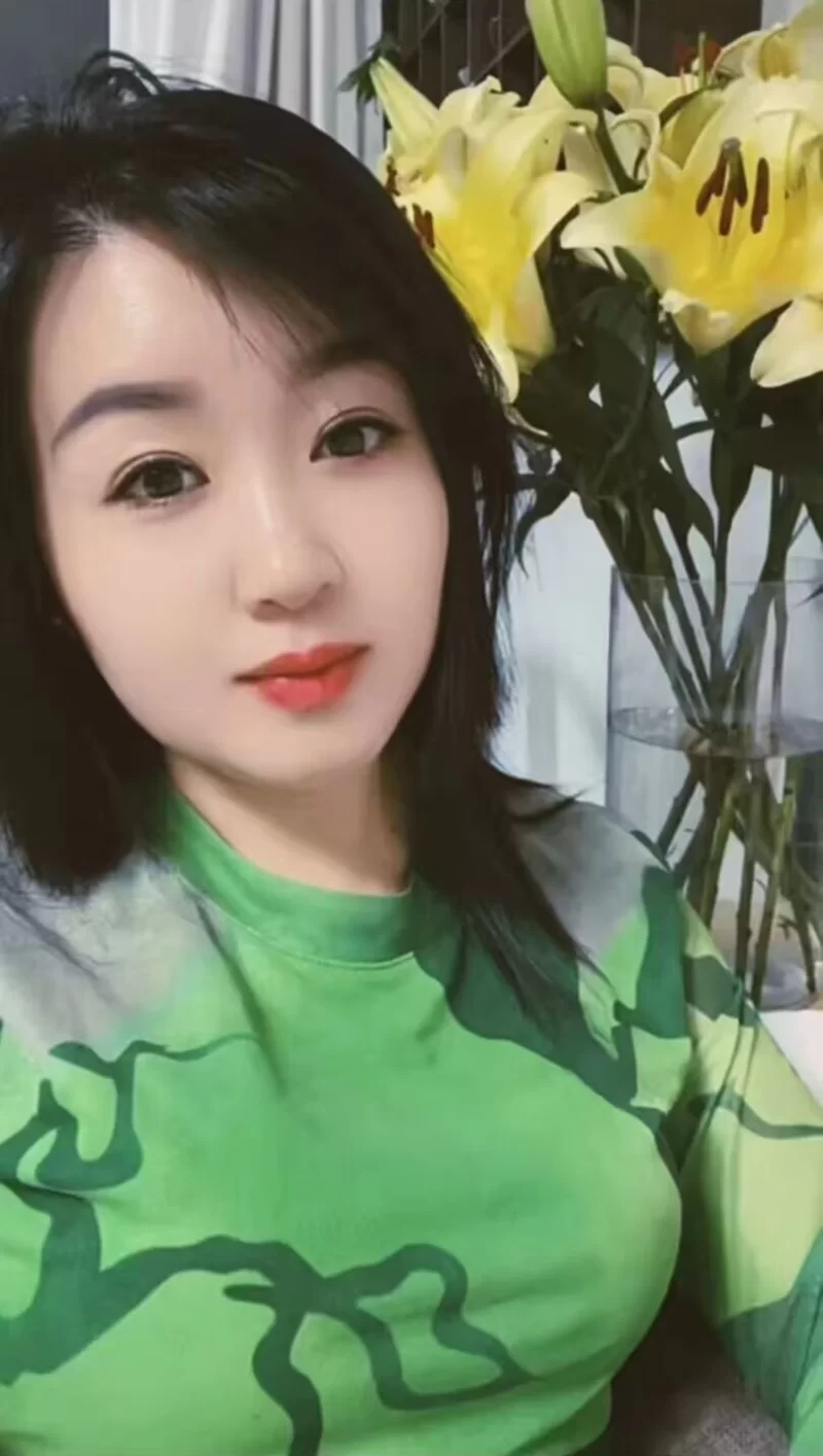 小巧玲珑丰胸细腰的小少妇