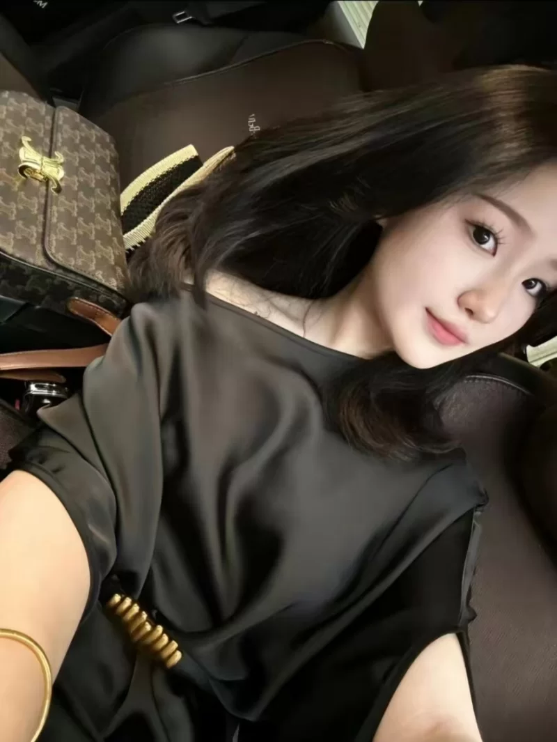 性感迷人大长腿美妇