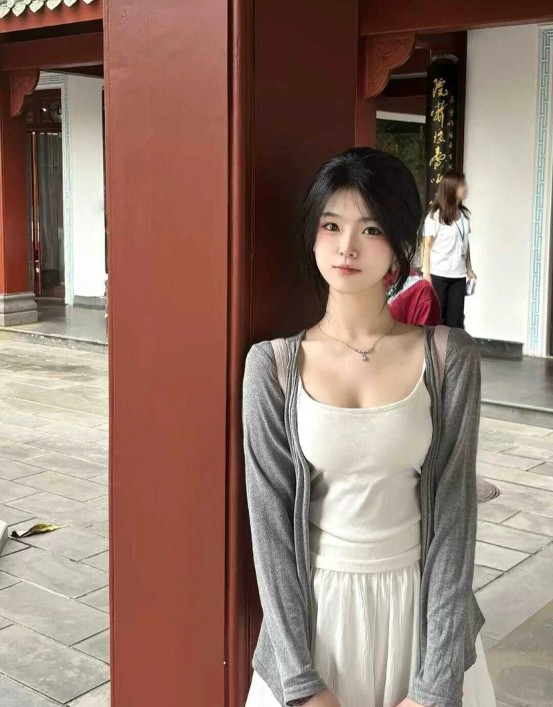 气质御姐身材很性感