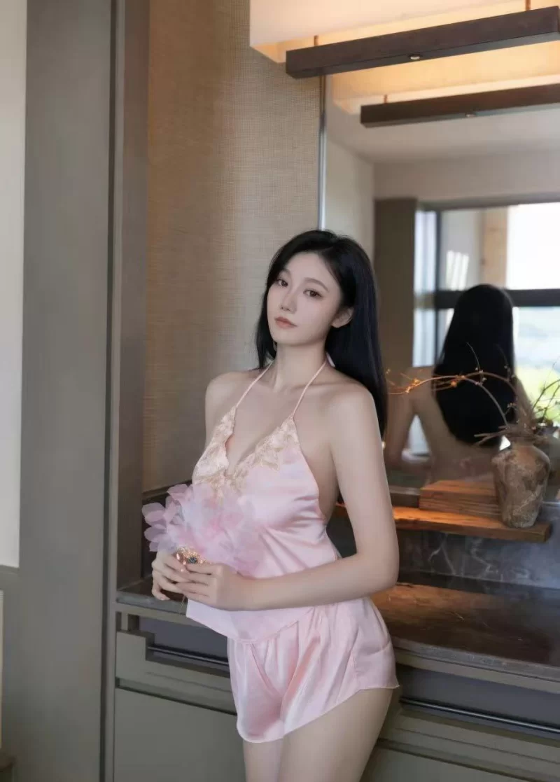 耐看型气质美女 大长腿